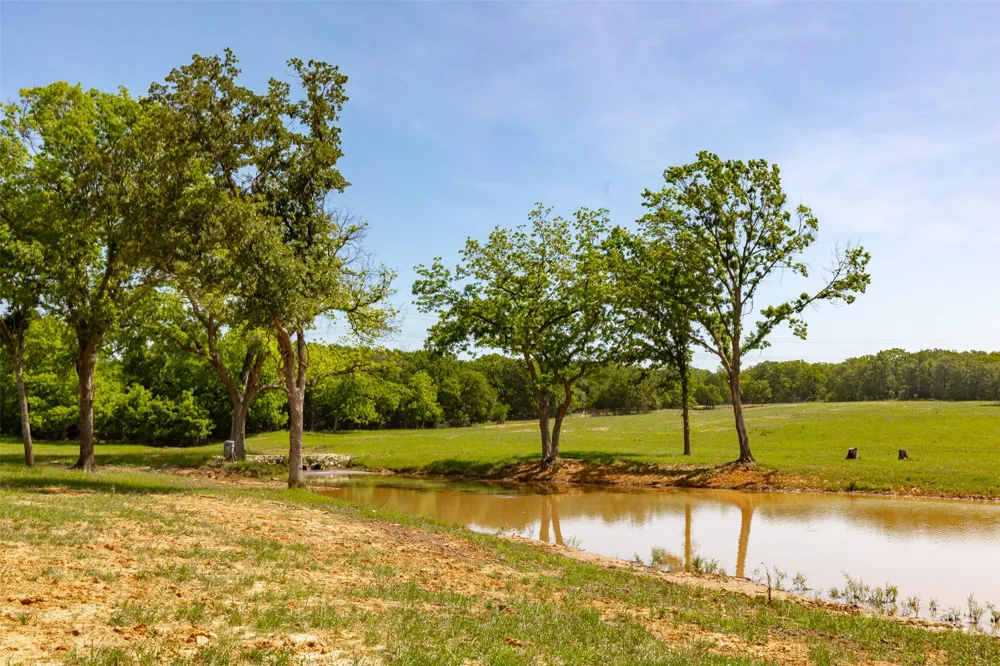 1466 County Road 1270 Alvord, TX 76225