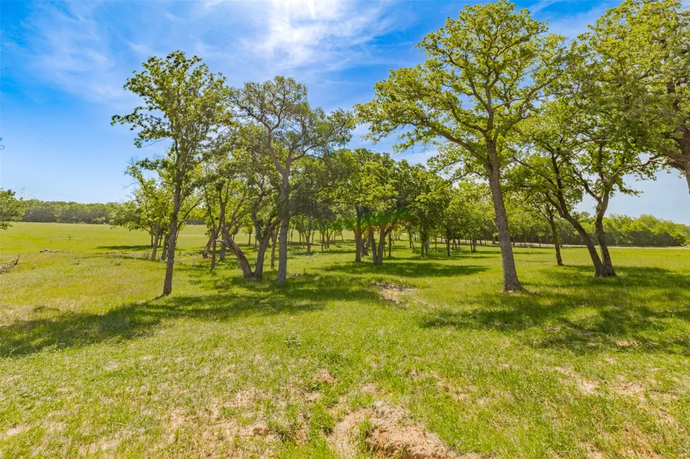 1466 County Road 1270 Alvord, TX 76225