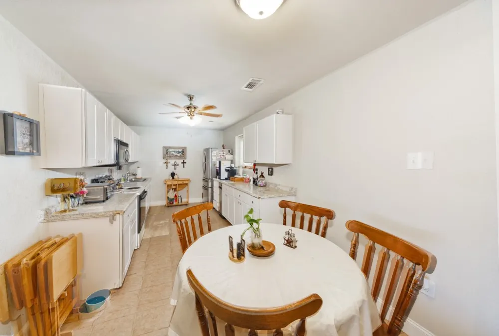 1466 County Road 1270 Alvord, TX 76225