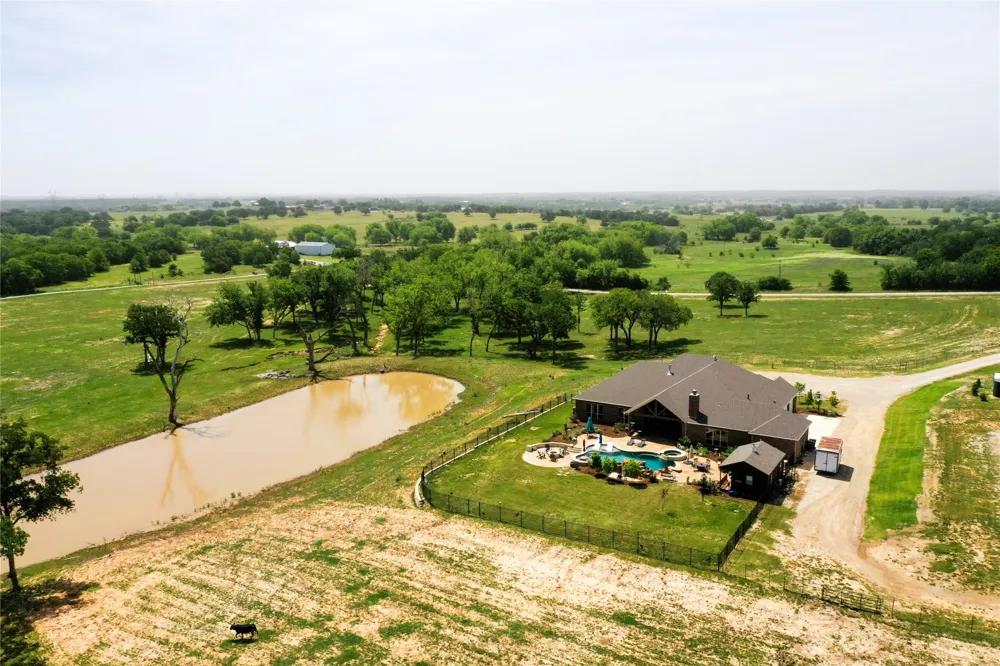 1466 County Road 1270 Alvord, TX 76225
