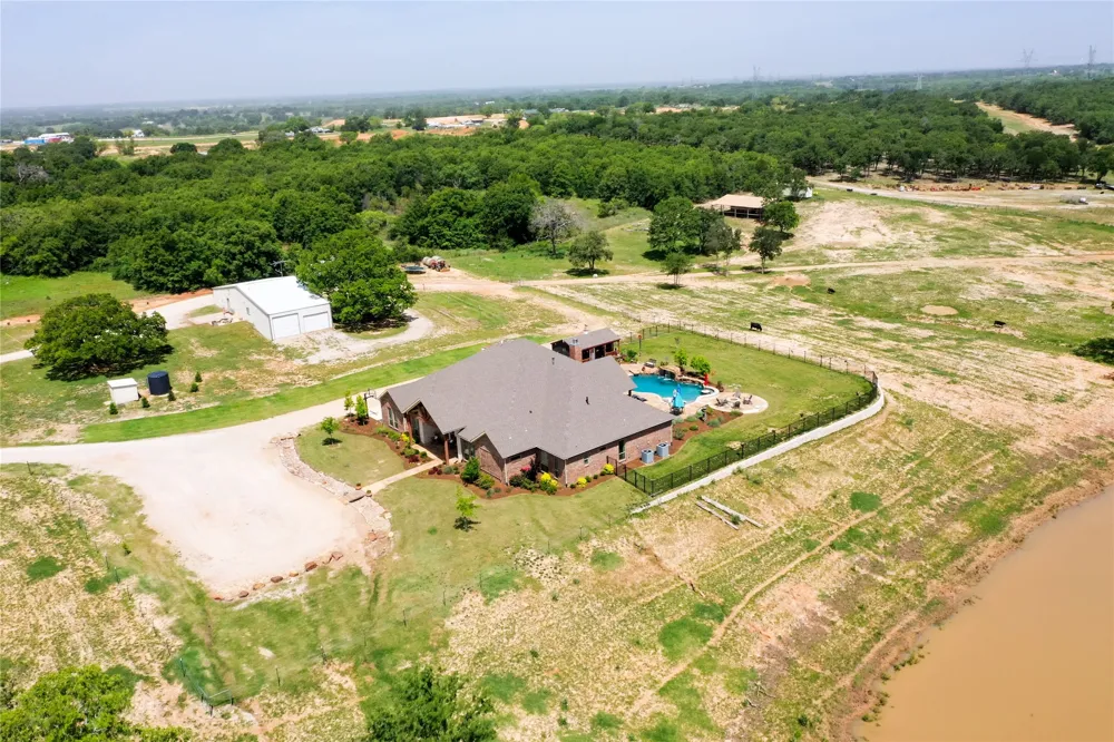 1466 County Road 1270 Alvord, TX 76225