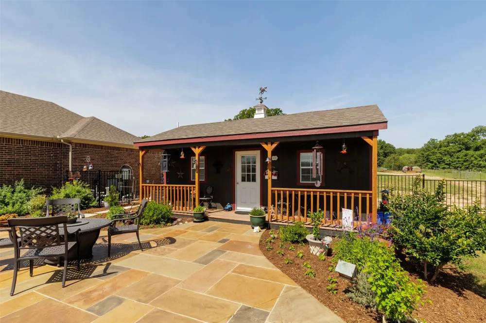 1466 County Road 1270 Alvord, TX 76225