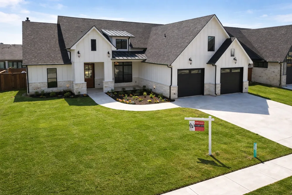 2033 Nichole Boulevard Pottsboro, TX 75076