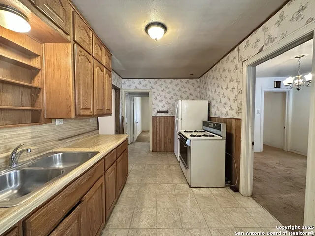 227 Cavalier Ave San Antonio, TX 78225