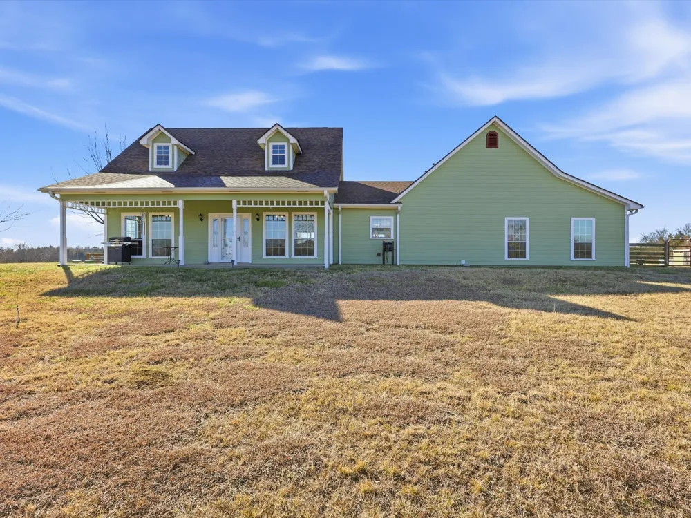 643 CR 2992 Windom, TX 75492