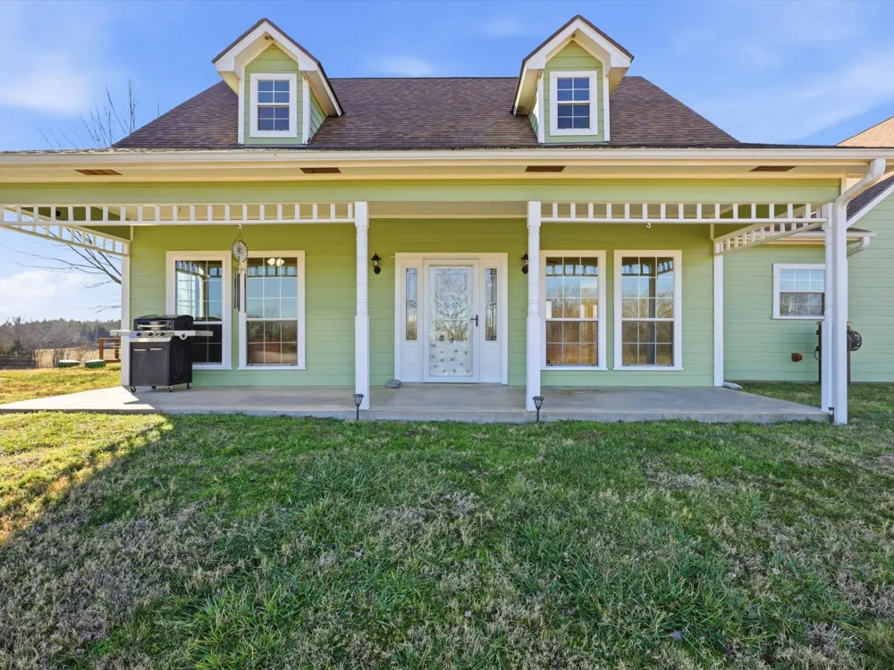 643 CR 2992 Windom, TX 75492