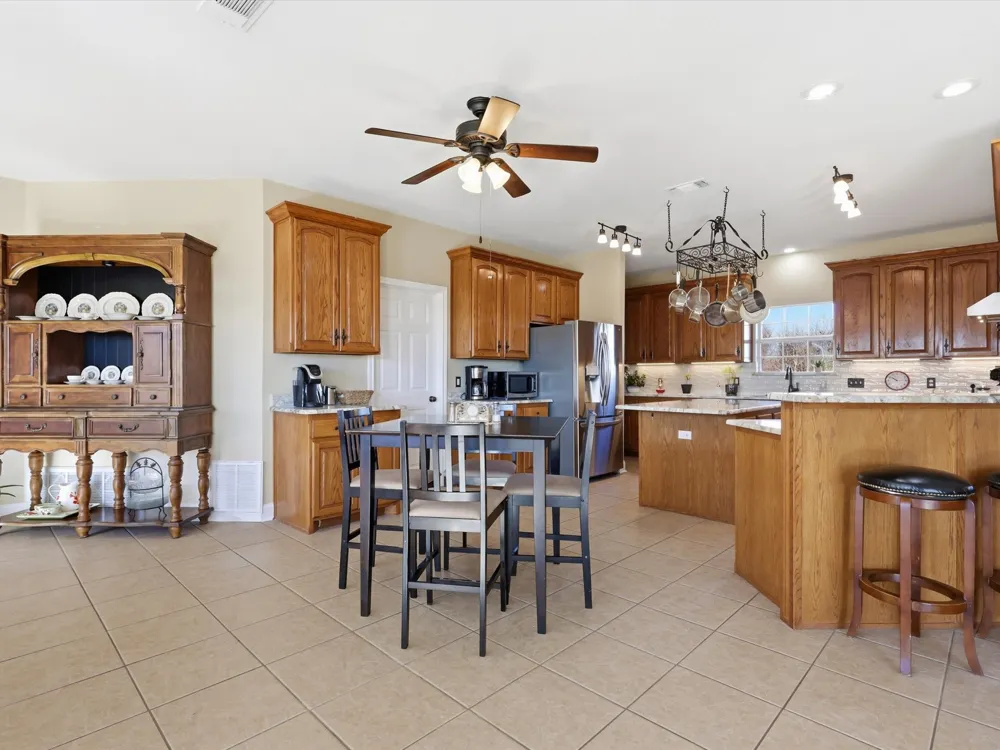 643 CR 2992 Windom, TX 75492