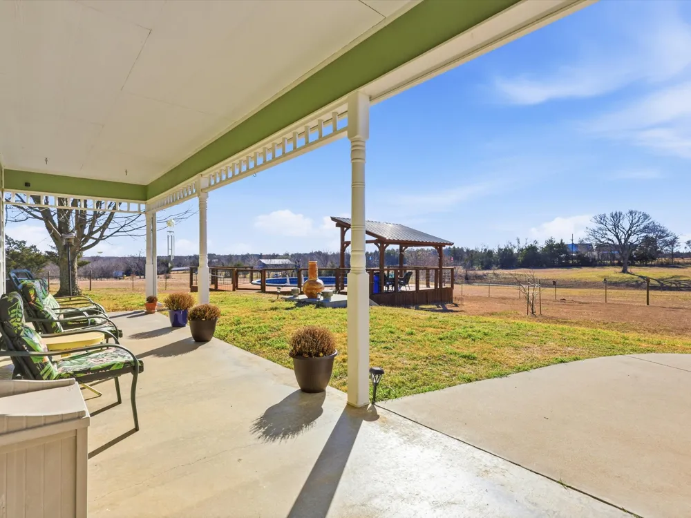 643 CR 2992 Windom, TX 75492