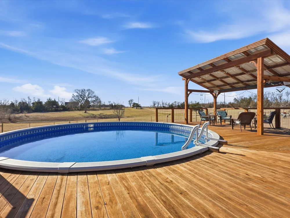 643 CR 2992 Windom, TX 75492