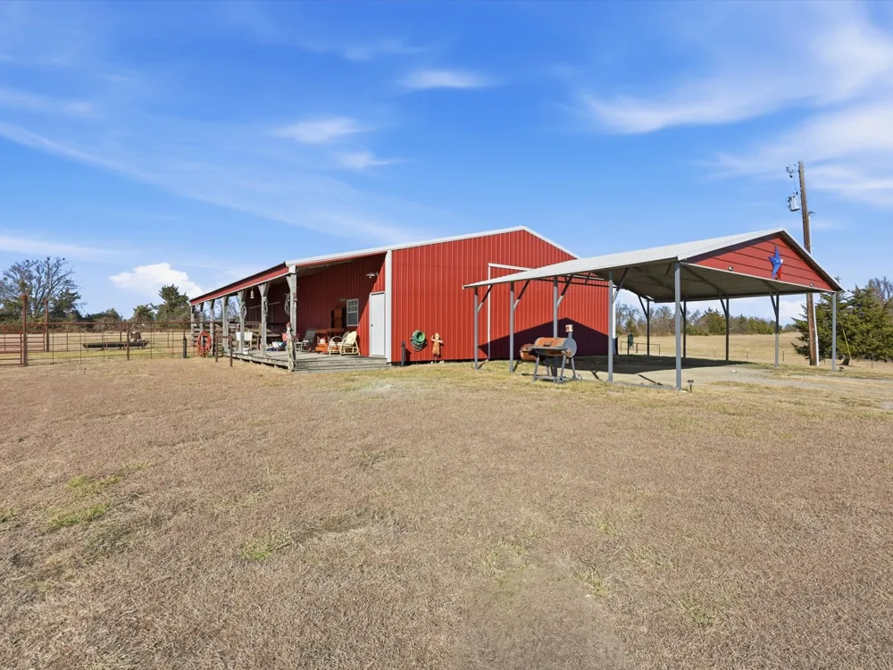 643 CR 2992 Windom, TX 75492