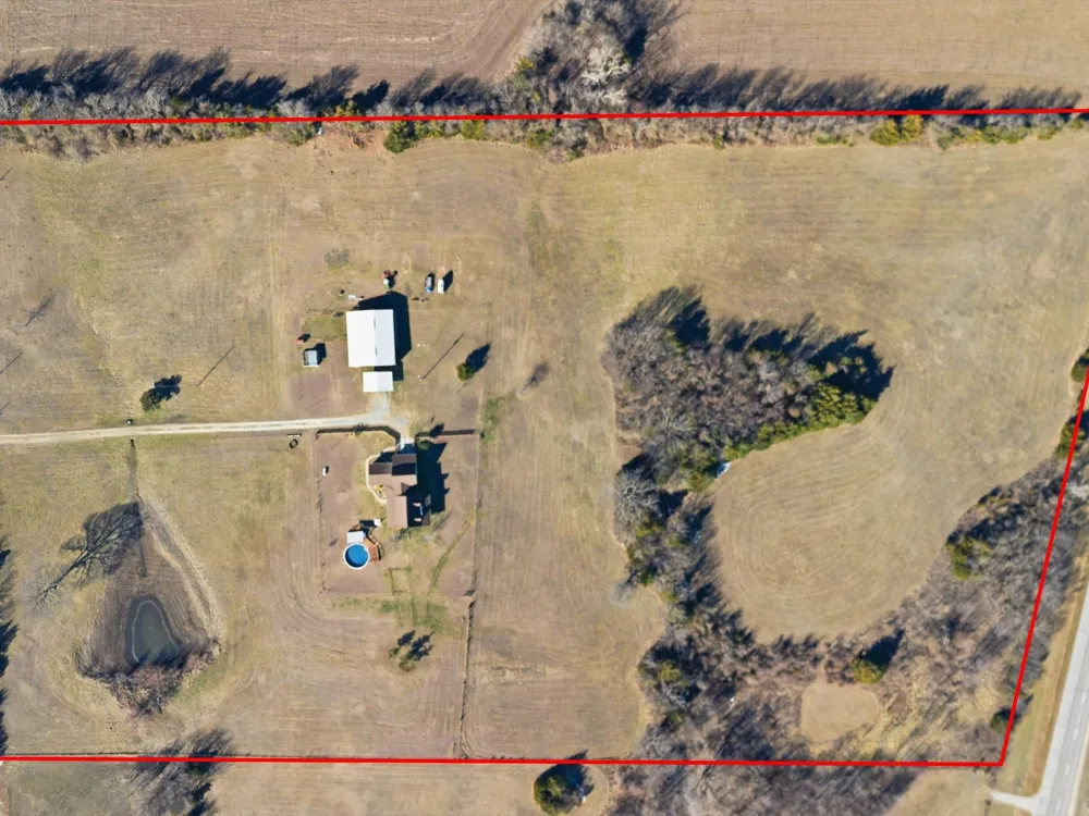 643 CR 2992 Windom, TX 75492