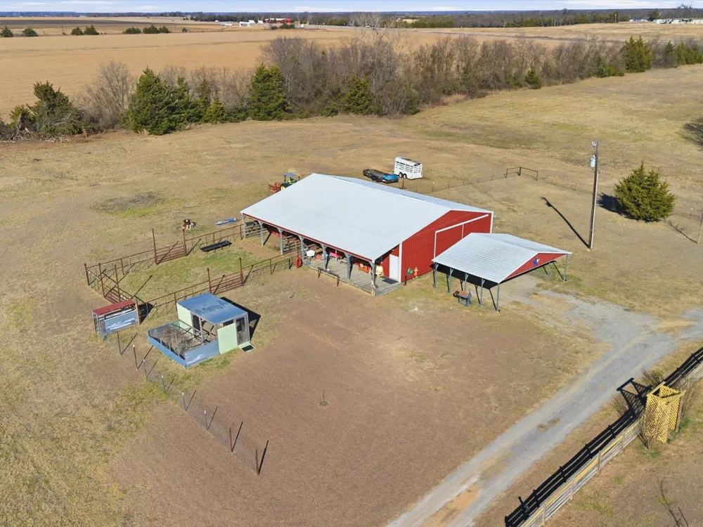 643 CR 2992 Windom, TX 75492