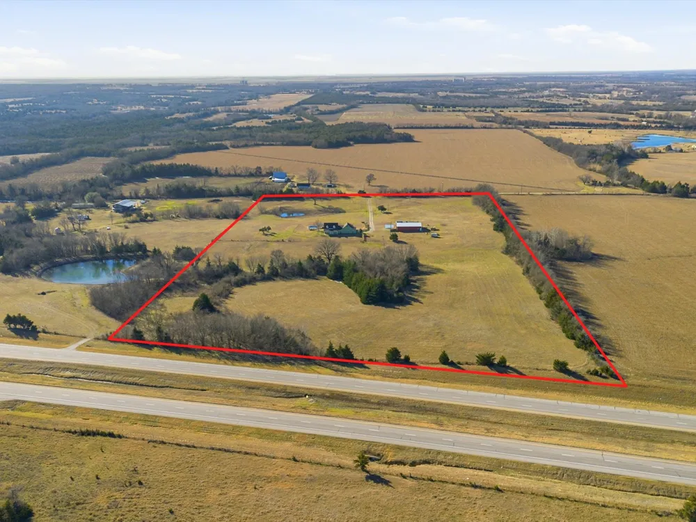 643 CR 2992 Windom, TX 75492