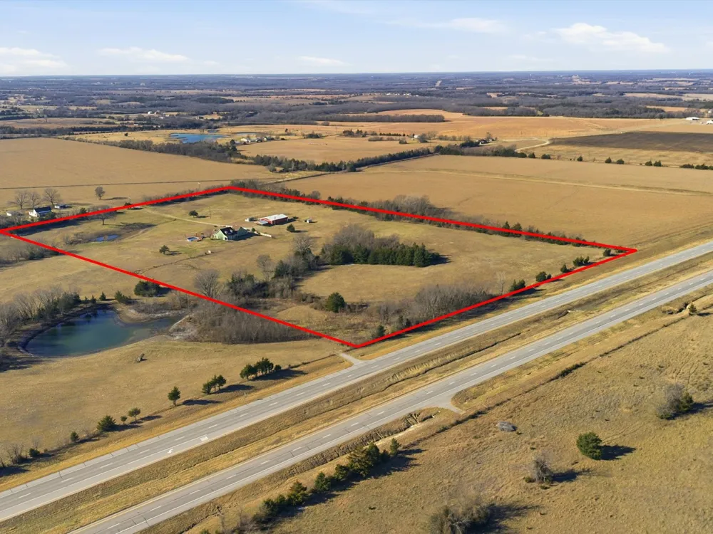 643 CR 2992 Windom, TX 75492