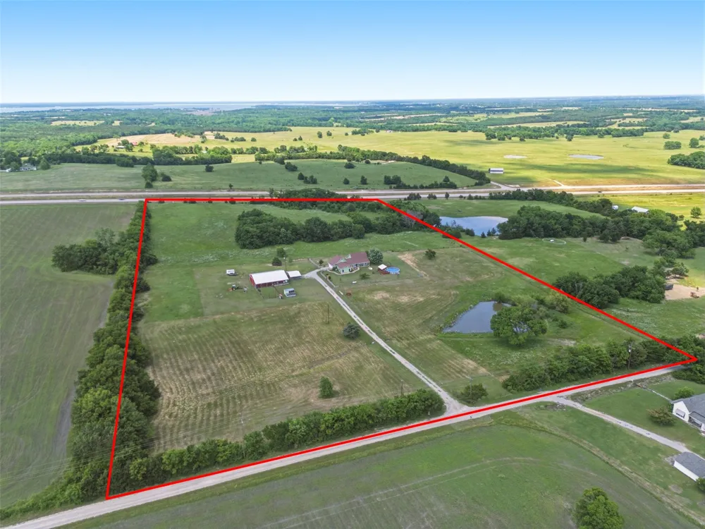 643 CR 2992 Windom, TX 75492