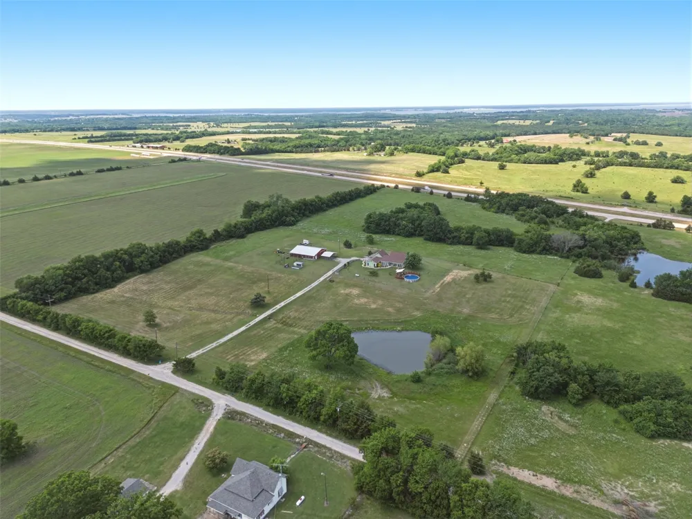 643 CR 2992 Windom, TX 75492