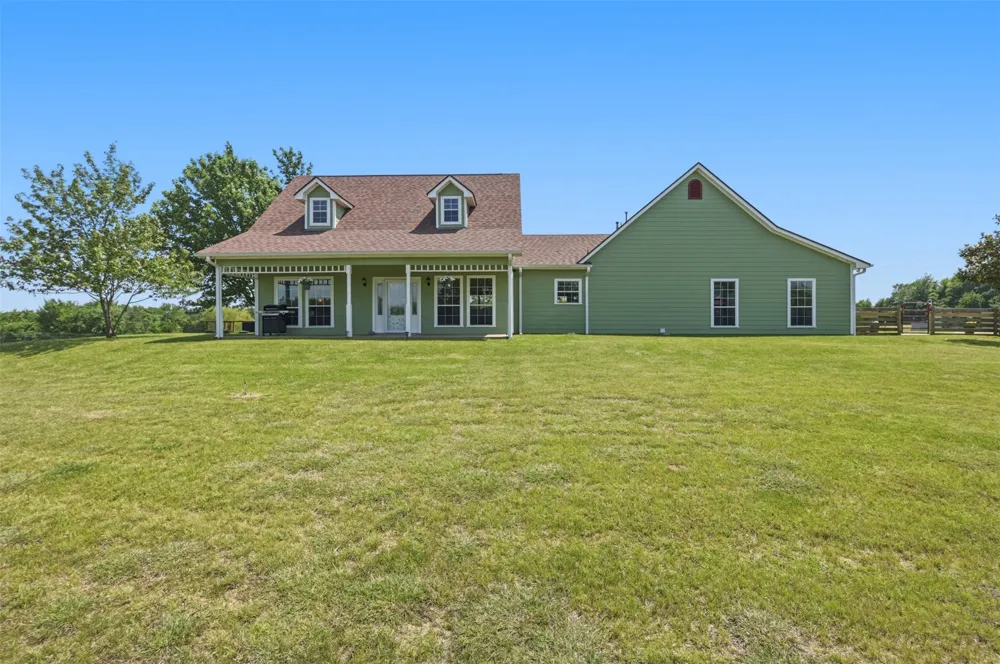 643 CR 2992 Windom, TX 75492