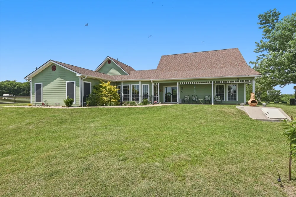 643 CR 2992 Windom, TX 75492