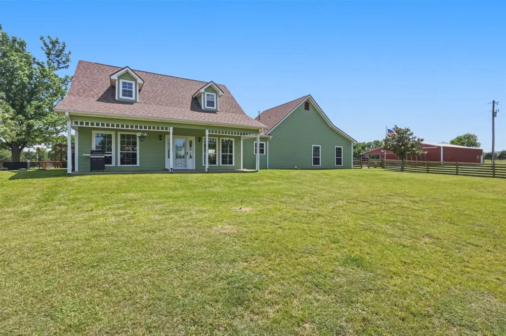 643 CR 2992 Windom, TX 75492