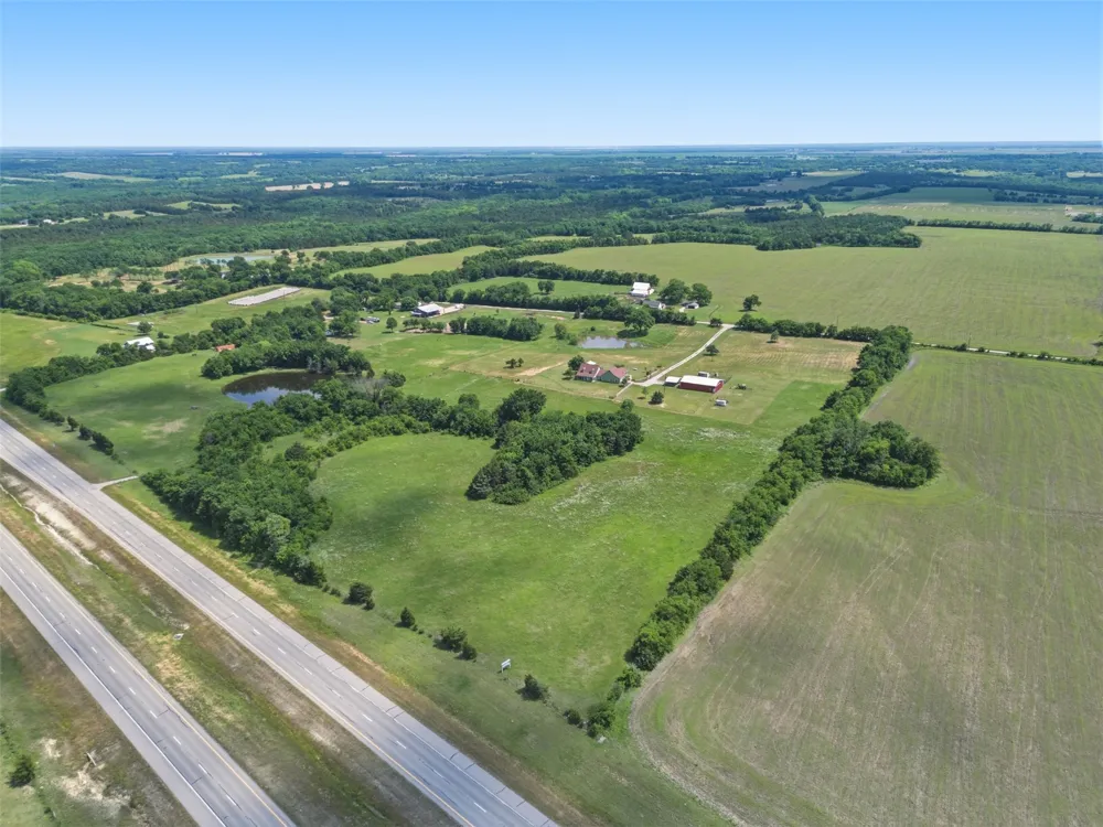 643 CR 2992 Windom, TX 75492