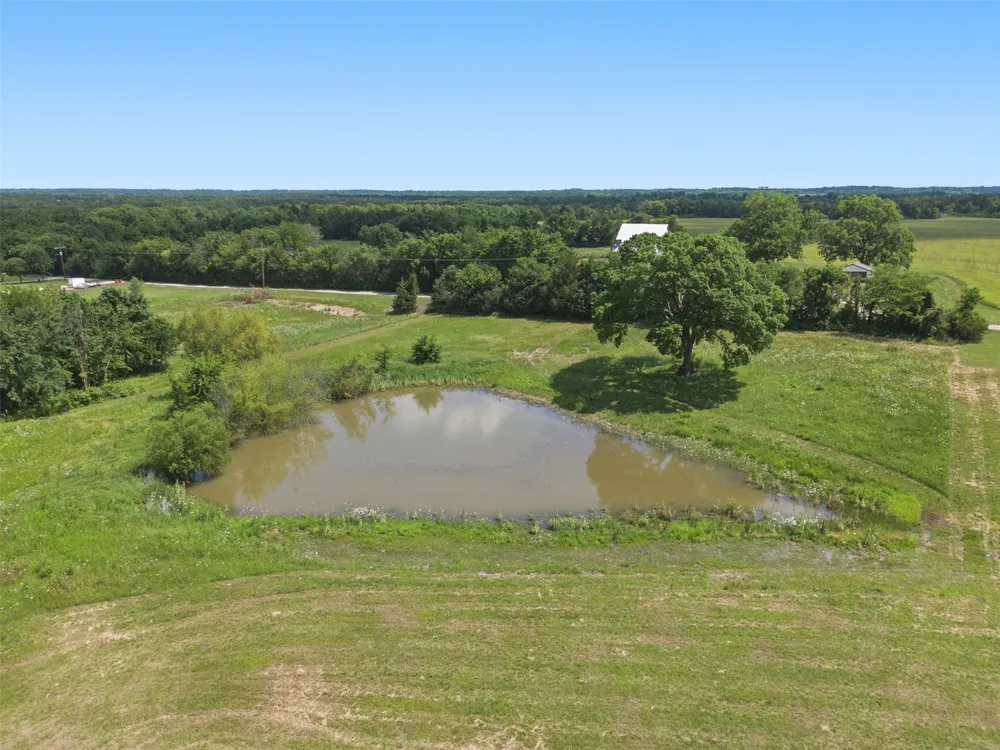 643 CR 2992 Windom, TX 75492