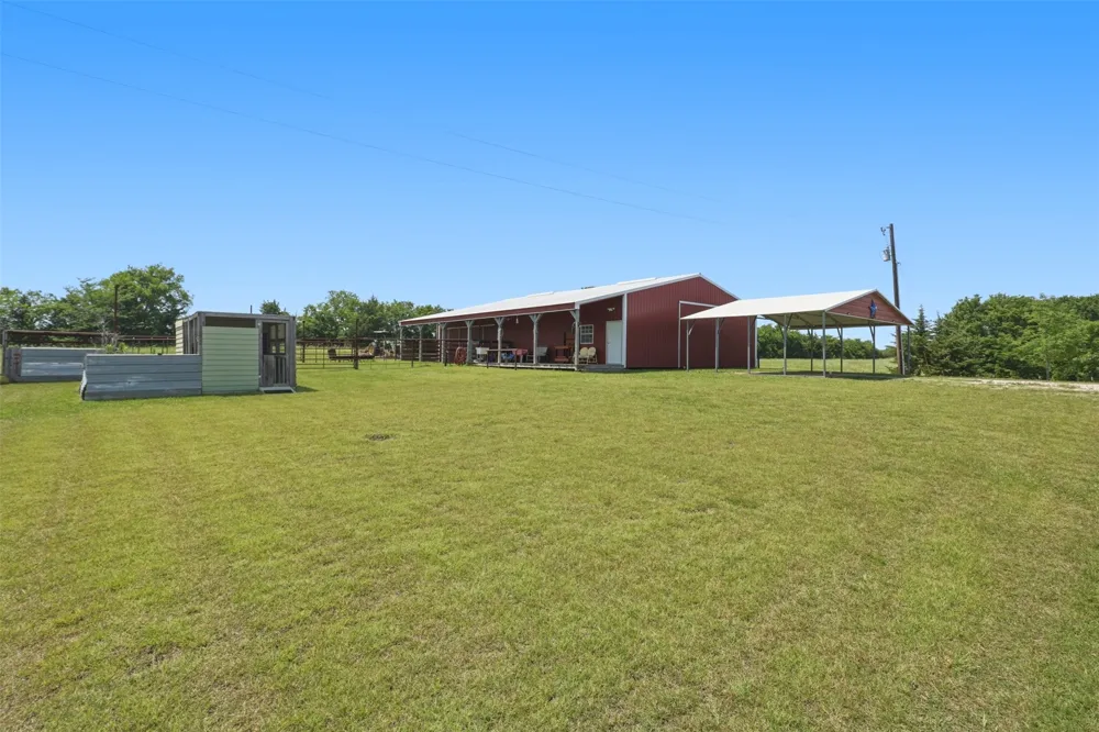 643 CR 2992 Windom, TX 75492