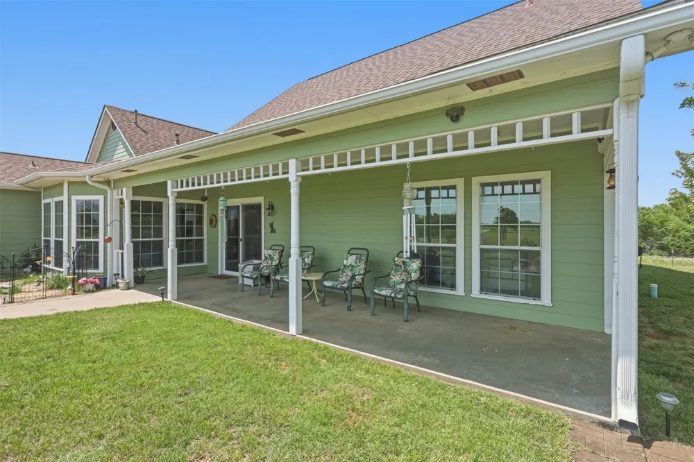 643 CR 2992 Windom, TX 75492