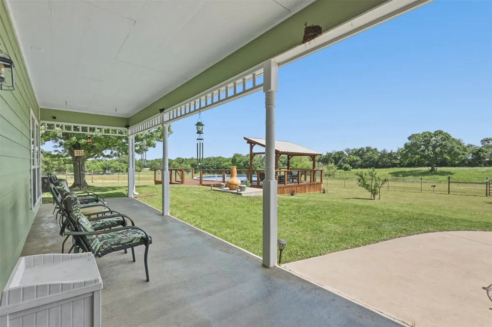 643 CR 2992 Windom, TX 75492