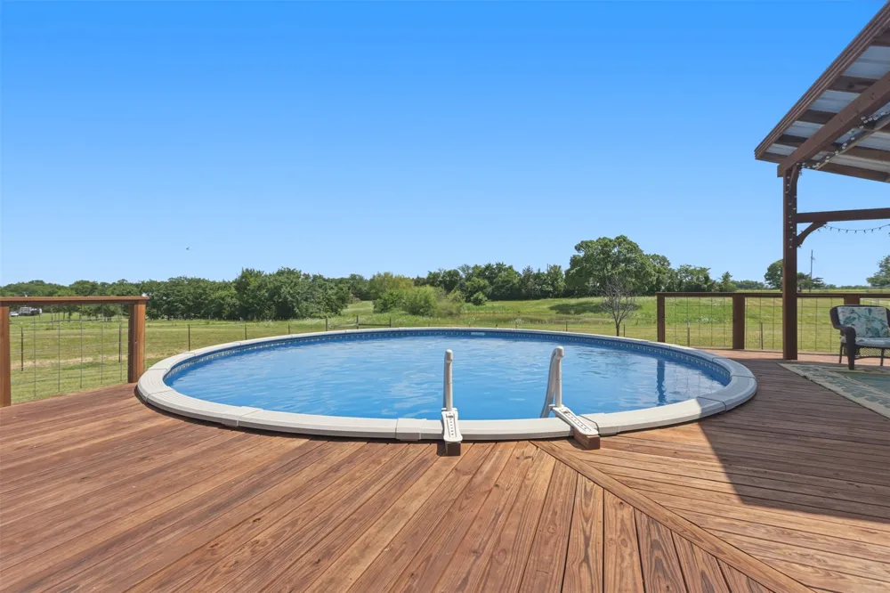 643 CR 2992 Windom, TX 75492
