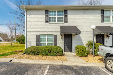 1101 Maple Tree Lane