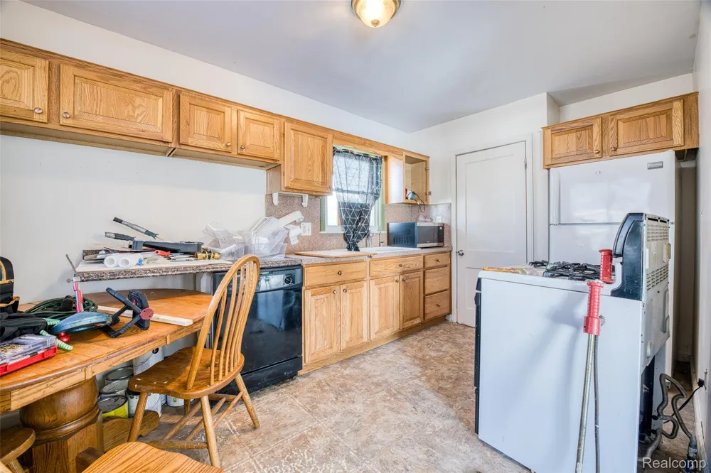 2209 Progress Avenue Lincoln Park City, MI 48146