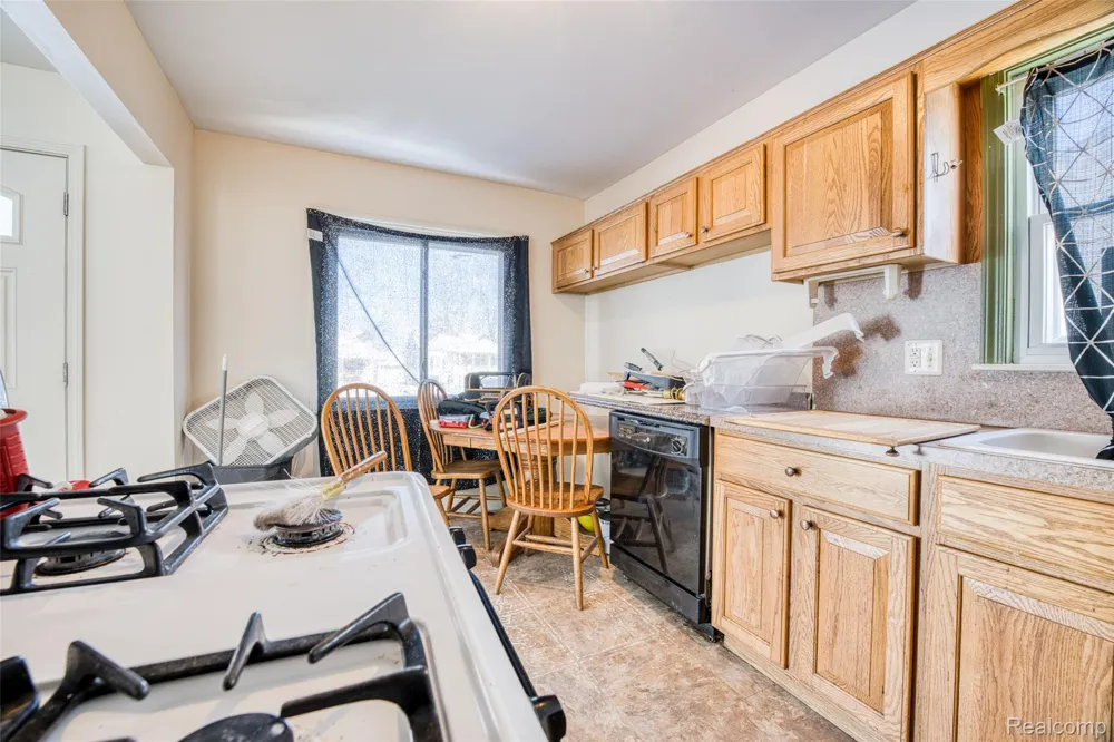 2209 Progress Avenue Lincoln Park City, MI 48146