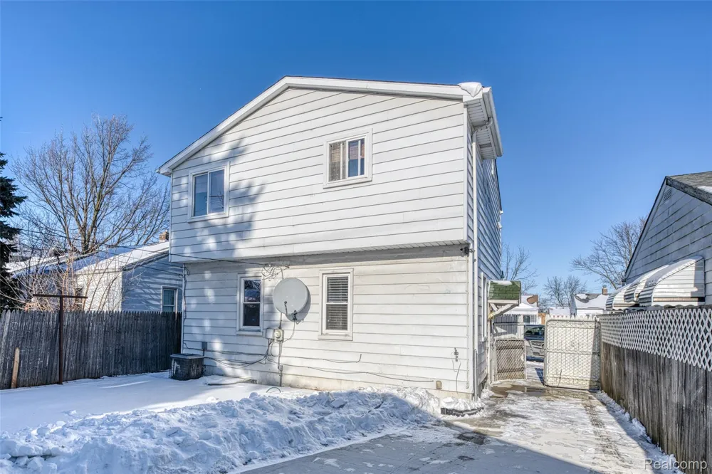 2209 Progress Avenue Lincoln Park City, MI 48146