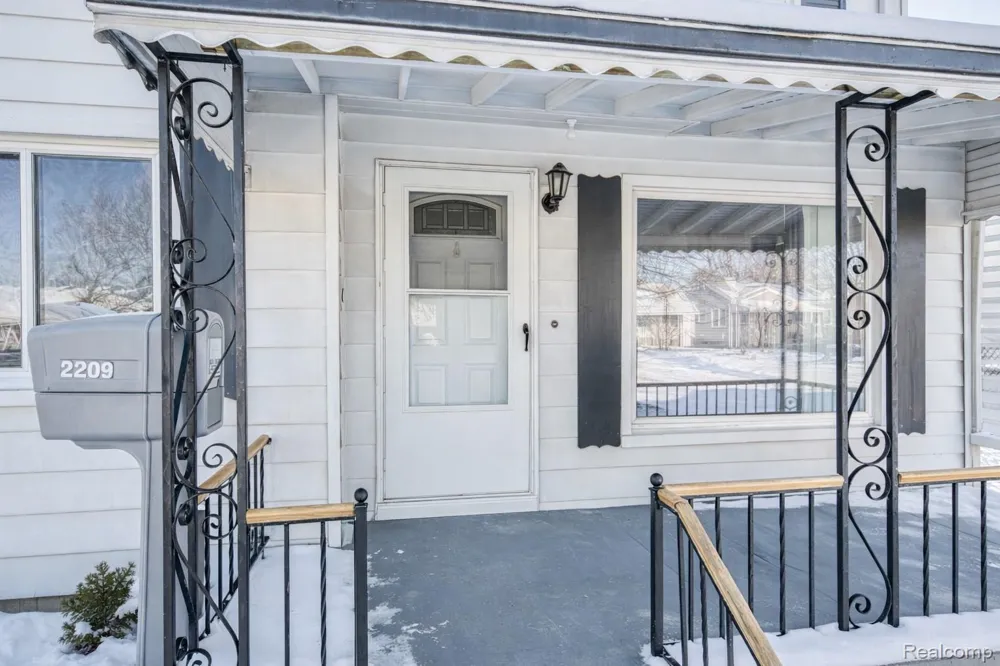 2209 Progress Avenue Lincoln Park City, MI 48146