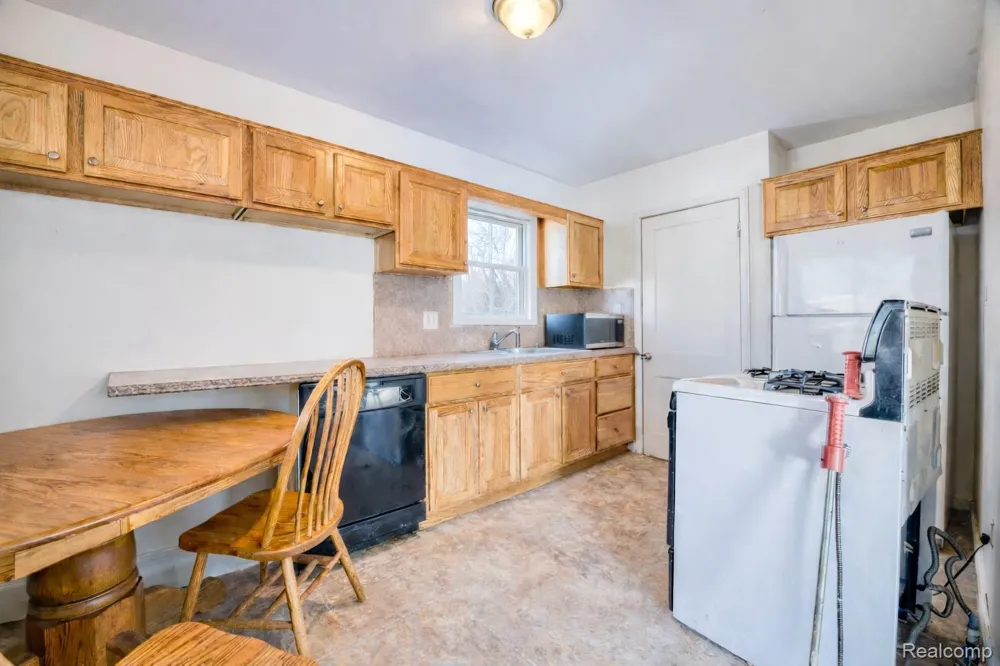 2209 Progress Avenue Lincoln Park City, MI 48146