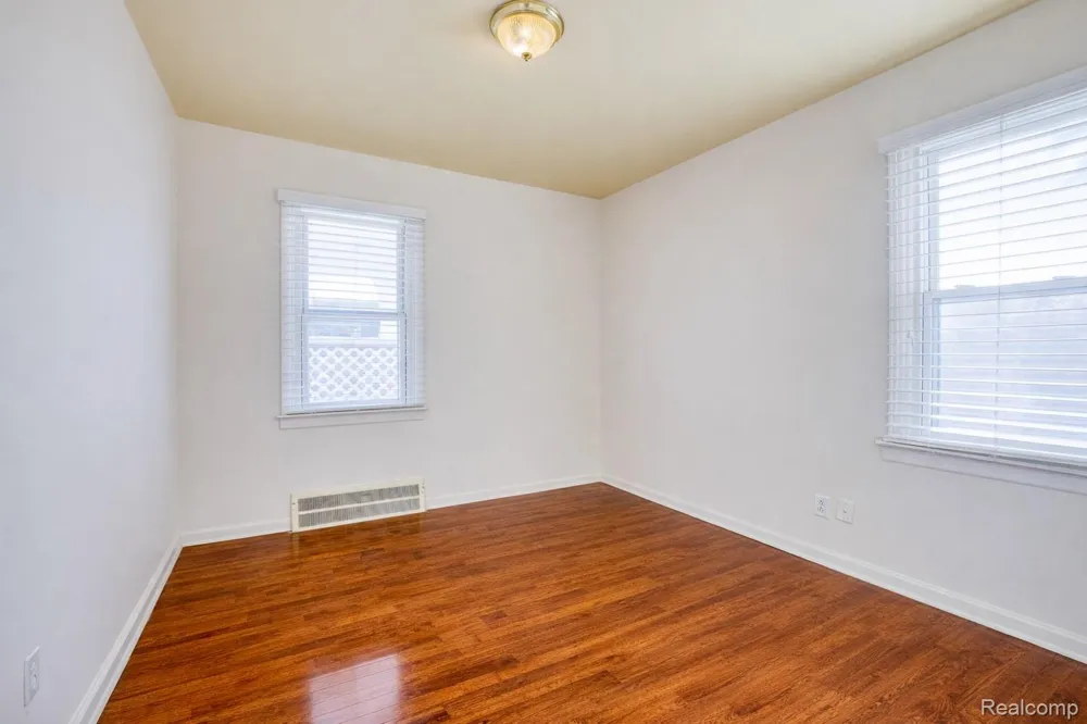 2209 Progress Avenue Lincoln Park City, MI 48146