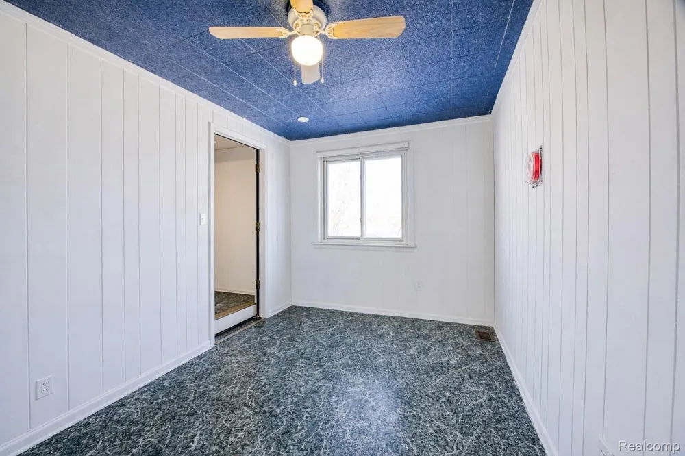 2209 Progress Avenue Lincoln Park City, MI 48146
