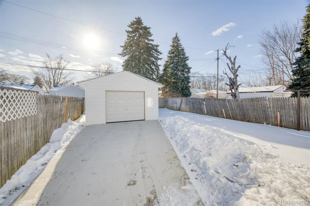 2209 Progress Avenue Lincoln Park City, MI 48146