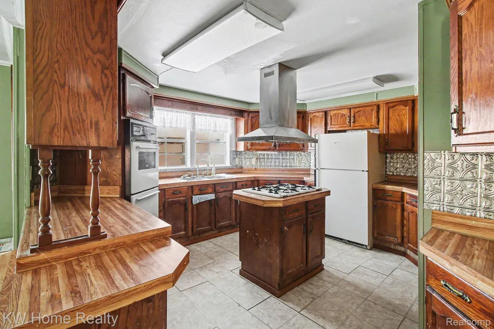 4038 Catlin Road Columbiaville Village, MI 48421