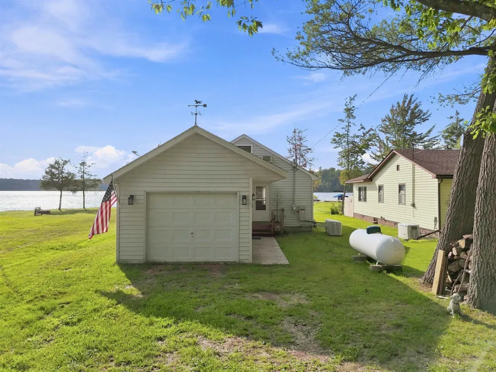 2183 Wenonah Trail Caldwell Township, MI 49651