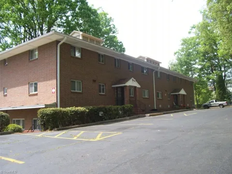 2425 Queen Street
