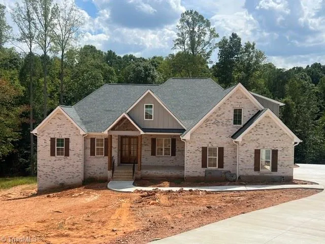 8205 Lulworth Drive Stokesdale, NC 27357
