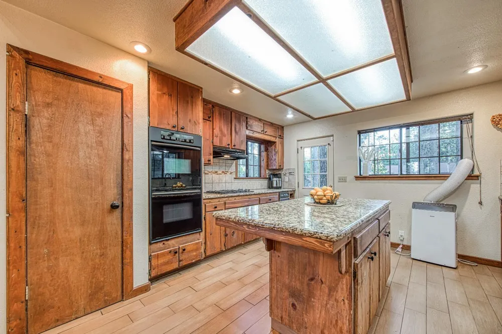 39095 Ridge Rd Shaver Lake, CA 93664