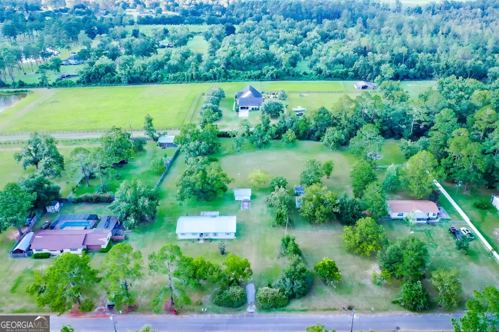 2142 Ben Couch RD Blackshear, GA 31516