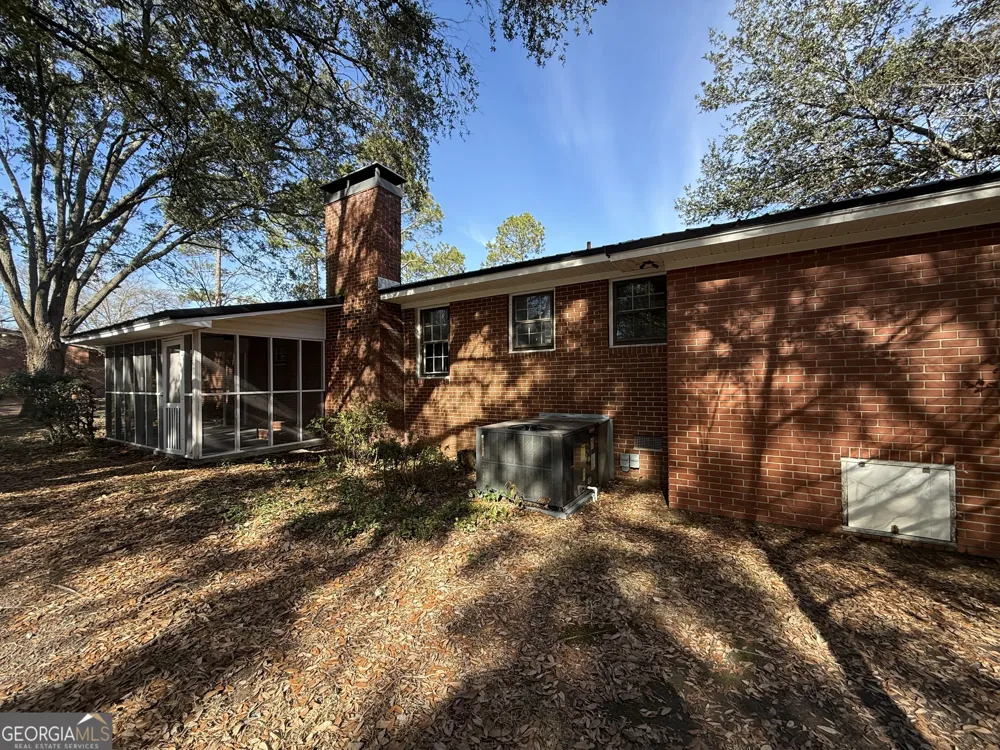1612 Knox ST Dublin, GA 31021