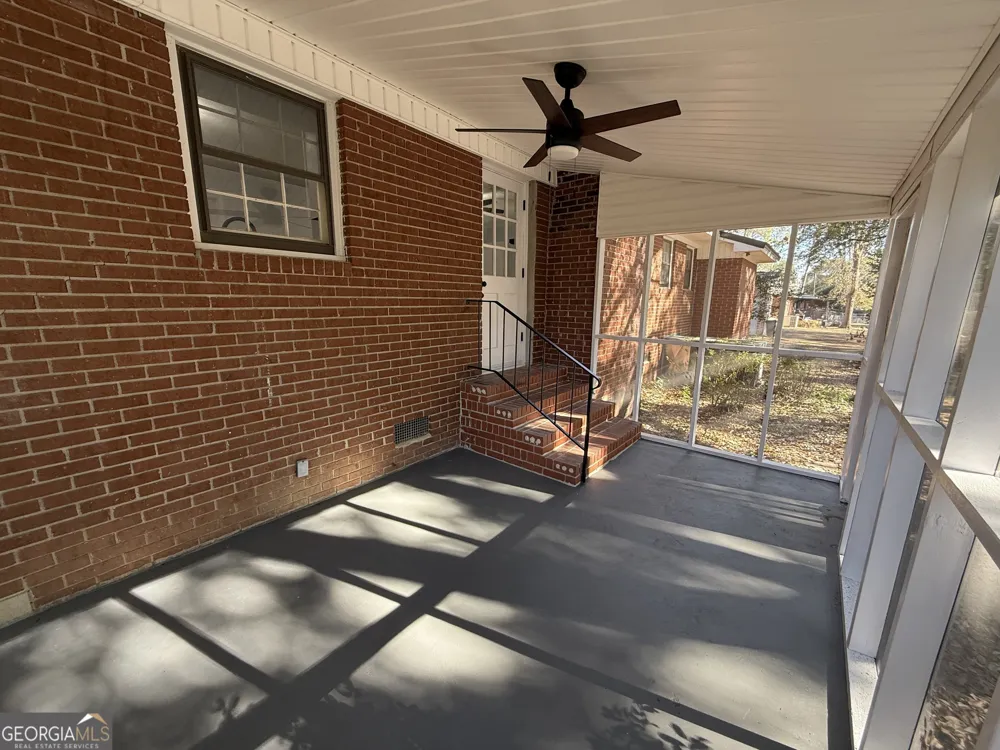 1612 Knox ST Dublin, GA 31021