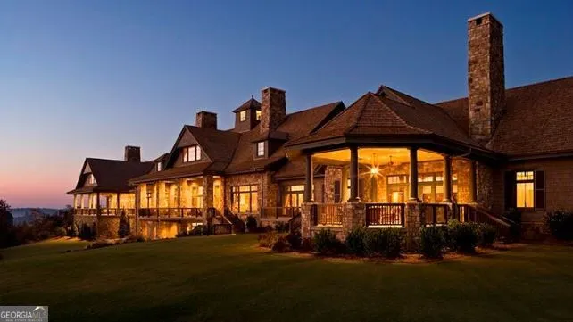 915 N Edgewater TRL Toccoa, GA 30577