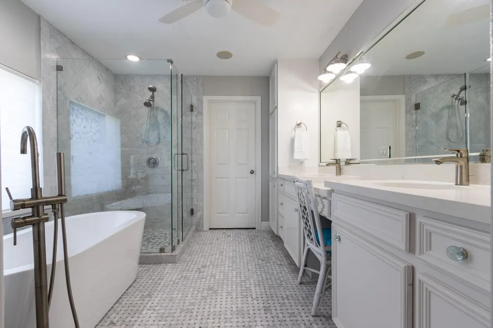 925 Tiki Drive Tiki Island, TX 77554