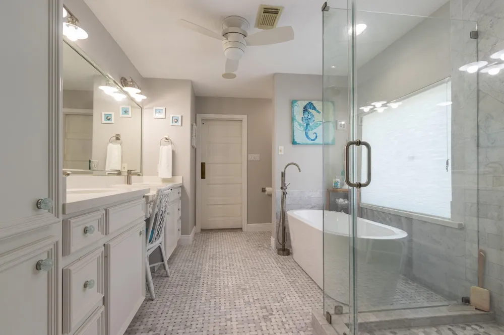 925 Tiki Drive Tiki Island, TX 77554