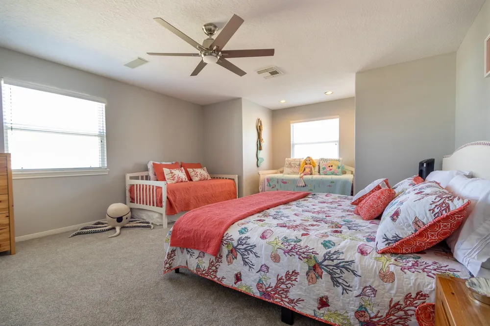 925 Tiki Drive Tiki Island, TX 77554
